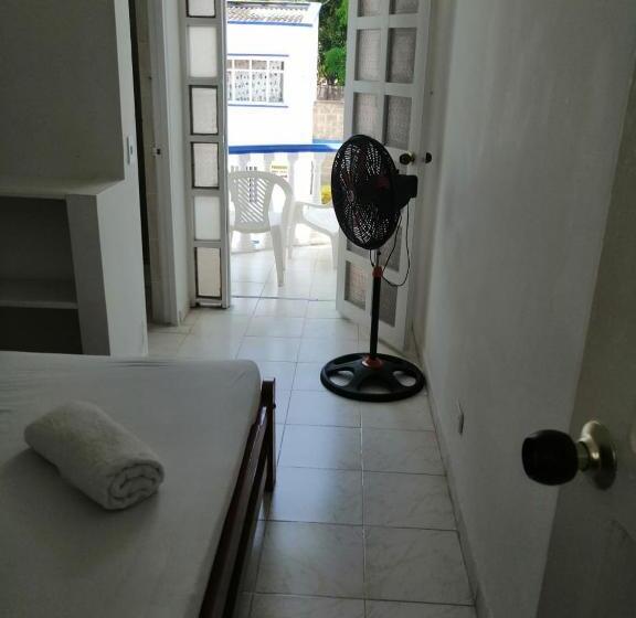 اتاق استاندارد, Es Lancers, Melgar