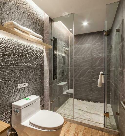 غرفة ديلوكس, Hidden