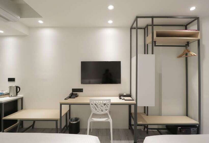 اتاق استاندارد چهار تخته, Green Hotel   Chiayi