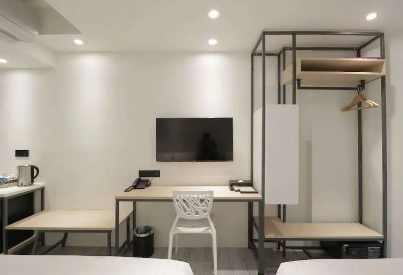 اتاق استاندارد چهار تخته, Green Hotel Chiayi