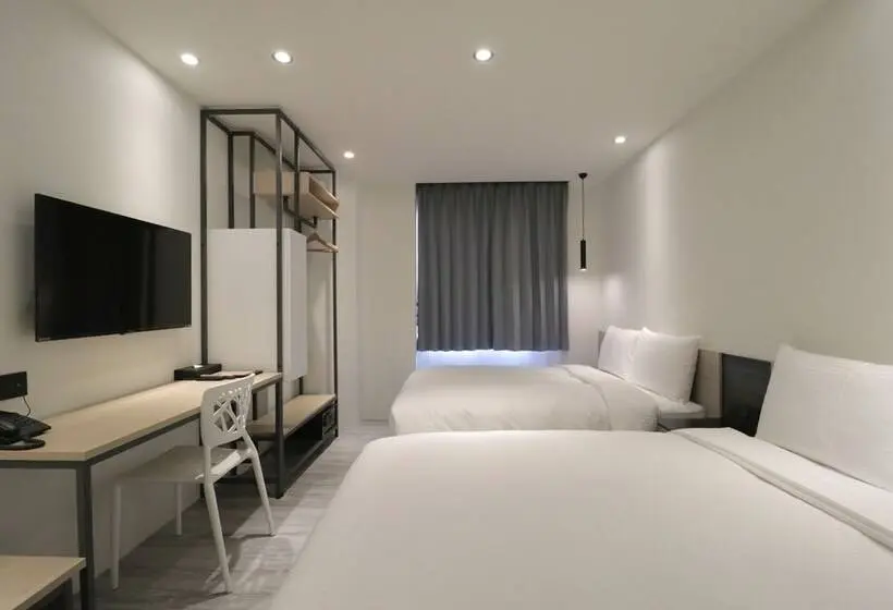 اتاق استاندارد چهار تخته, Green Hotel Chiayi
