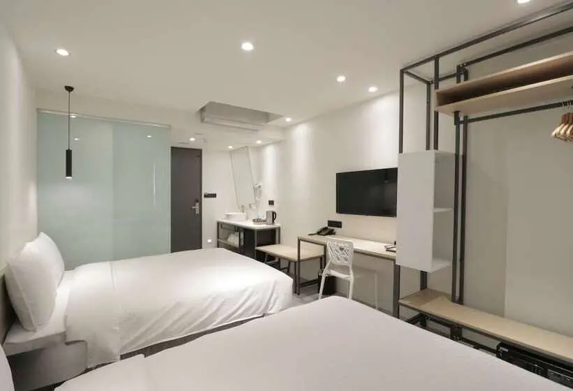 اتاق استاندارد چهار تخته, Green Hotel Chiayi
