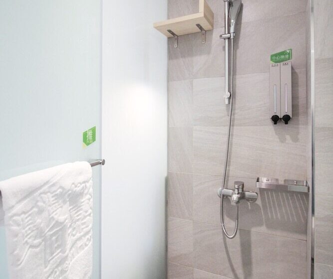 اتاق استاندارد سه نفره, Green Hotel   Chiayi