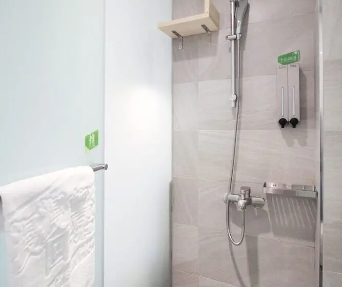 اتاق استاندارد سه نفره, Green Hotel Chiayi