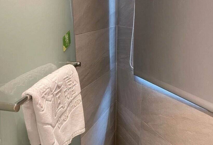 اتاق استاندارد سه نفره, Green Hotel   Chiayi