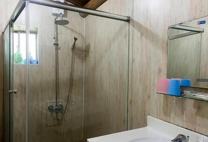 غرفة قياسية حمام مشترك, Qin Bi Qingnian Homestay