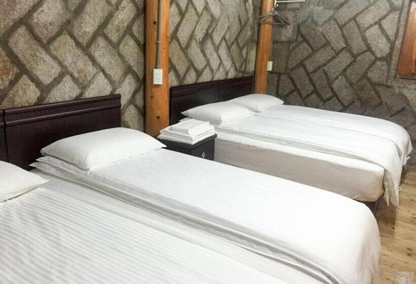 غرفة كلاسيكية رباعية, Qin Bi Qingnian Homestay