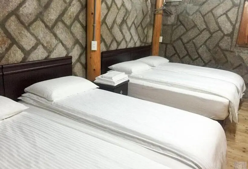 اتاق کلاسیک چهارنفره, Qin Bi Qingnian Homestay