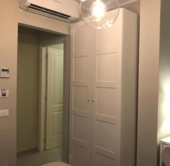 חדר אקונומי, Esmeralda Ss