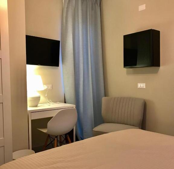 חדר אקונומי, Esmeralda Ss