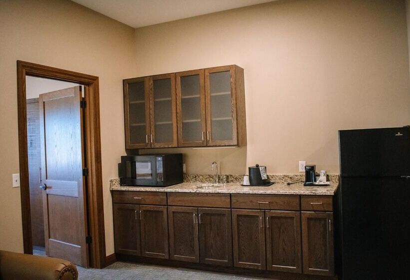 جناح سرير كينج, The Lodge At Mauston