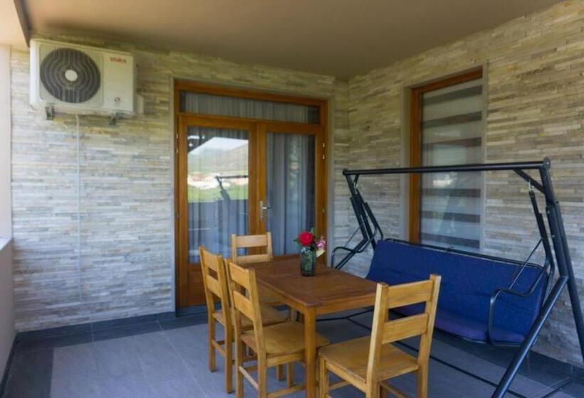 استودیوی استاندارد, Apartments Ena
