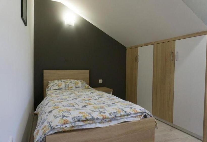 استودیوی استاندارد, Apartments Ena