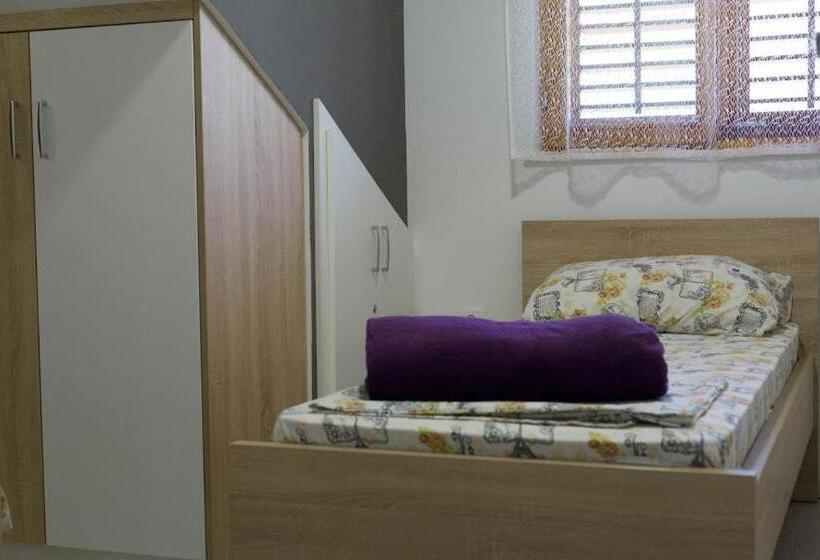 استودیوی استاندارد, Apartments Ena