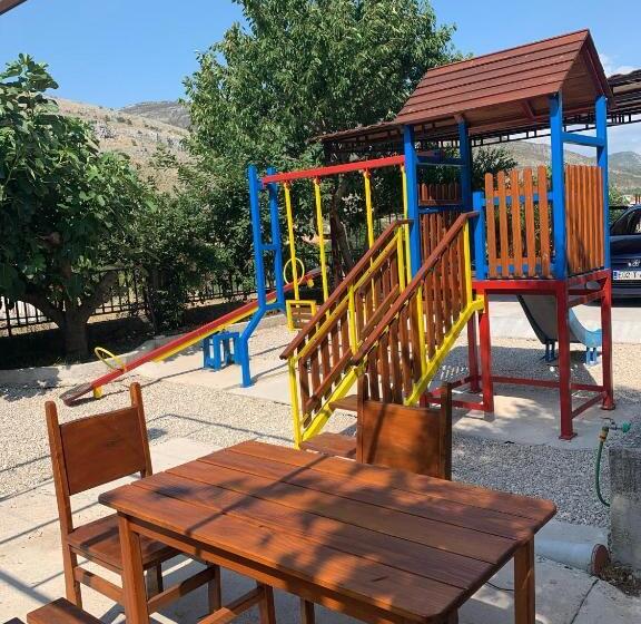 استودیو خانوادگی, Apartments Ena