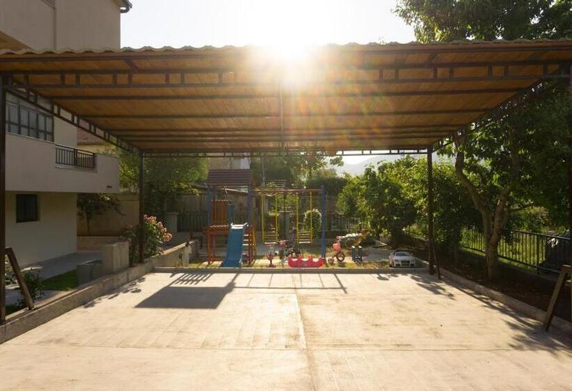 استودیو خانوادگی, Apartments Ena