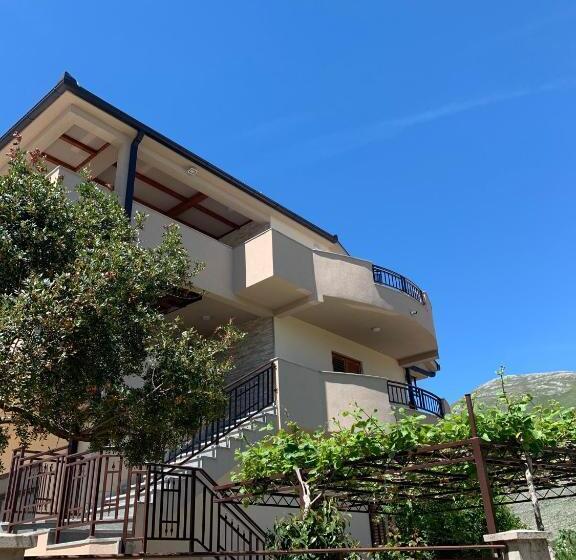 استودیوی استاندارد, Apartments Ena