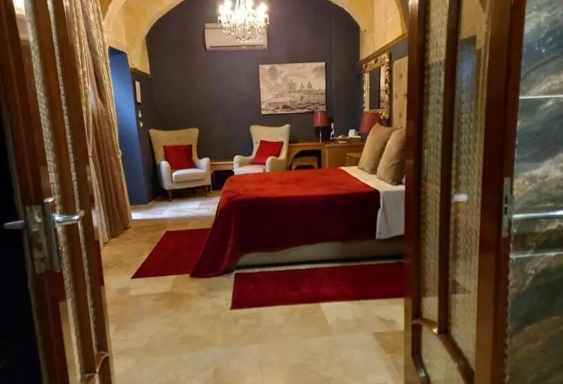 استودیوی استاندارد, Julina Boutique Living