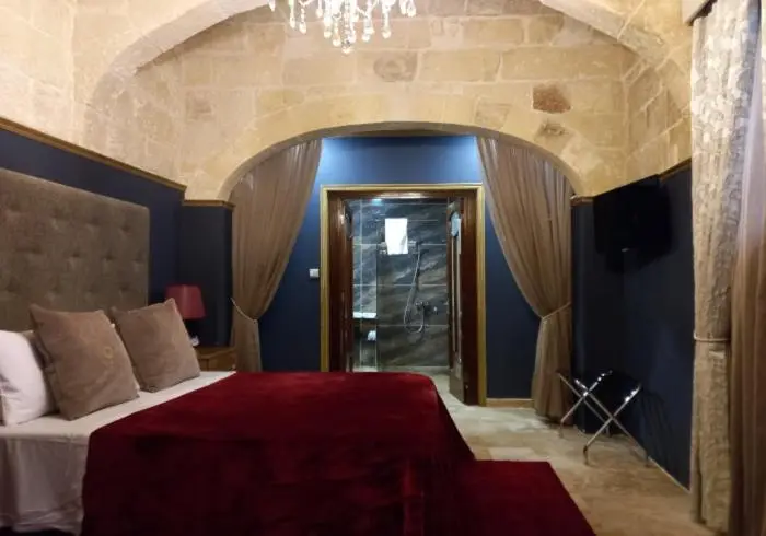 استودیوی استاندارد, Julina Boutique Living