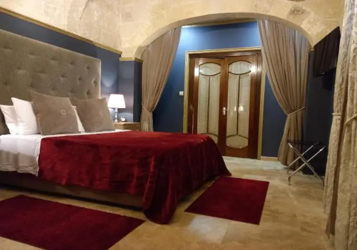 استودیوی استاندارد, Julina Boutique Living