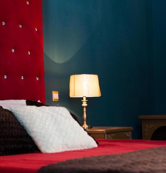 سوییت, Julina Boutique Living