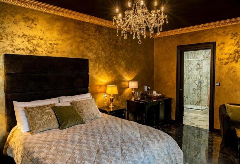 سوییت, Julina Boutique Living