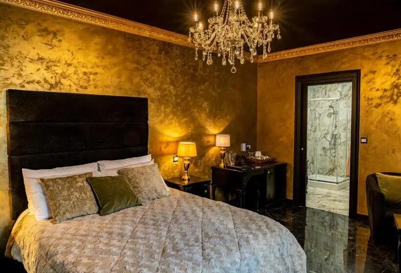 سوییت, Julina Boutique Living