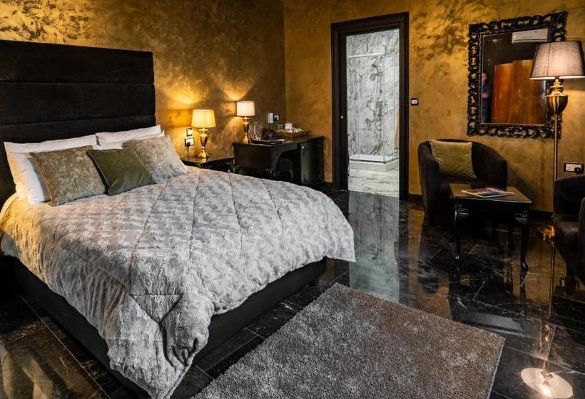 سوییت, Julina Boutique Living