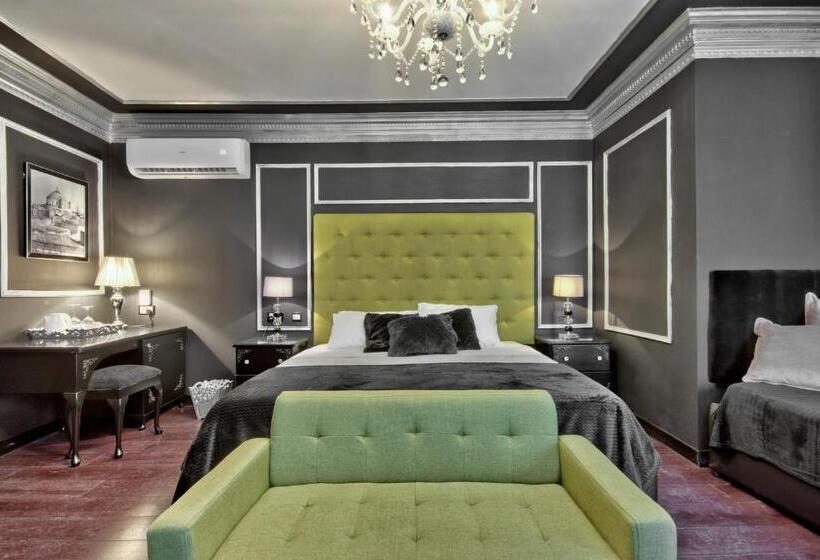 سوییت جونیور با بالکن, Julina Boutique Living