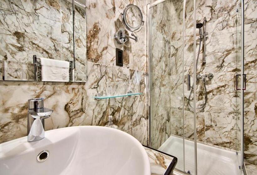 سوییت جونیور با بالکن, Julina Boutique Living