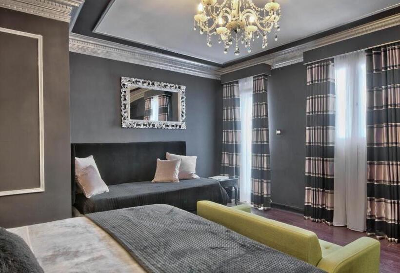 سوییت جونیور با بالکن, Julina Boutique Living