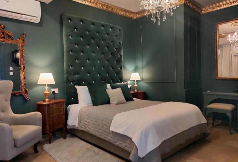 استودیوی استاندارد, Julina Boutique Living