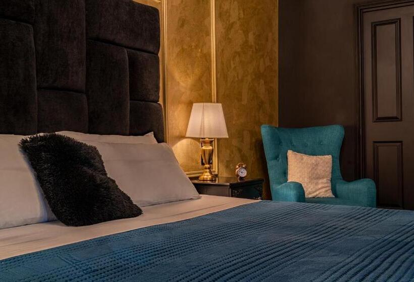 سوییت, Julina Boutique Living