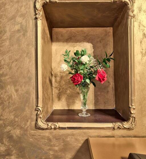 سوییت, Julina Boutique Living