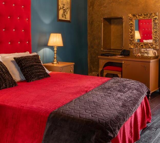 سوییت, Julina Boutique Living