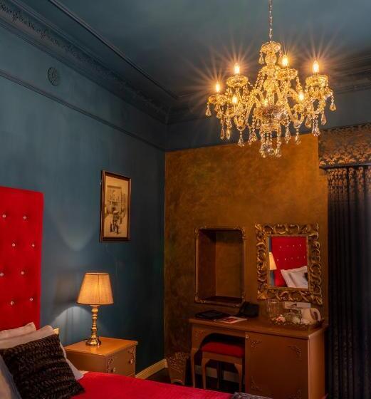 سوییت, Julina Boutique Living