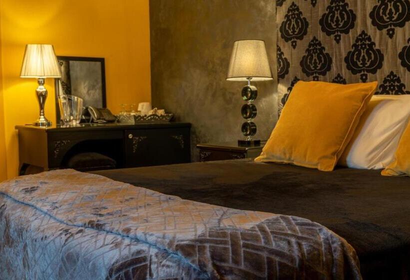 سوییت جونیور با بالکن, Julina Boutique Living
