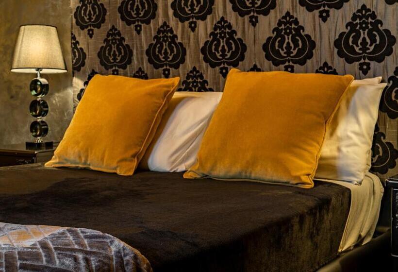 سوییت جونیور با بالکن, Julina Boutique Living