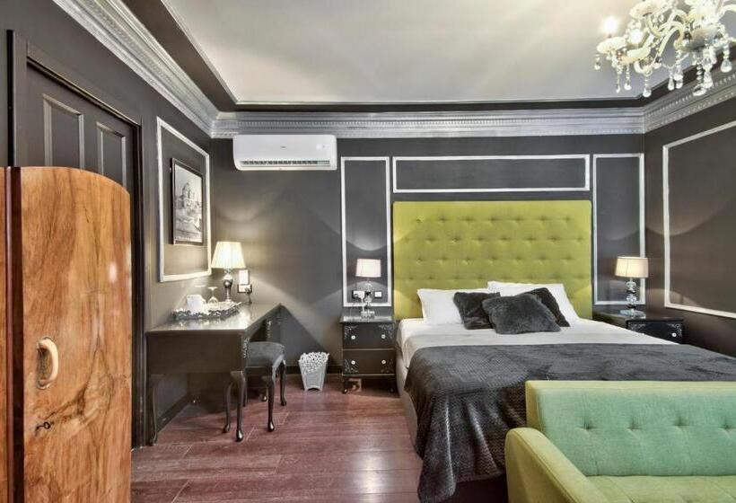 سوییت جونیور با بالکن, Julina Boutique Living