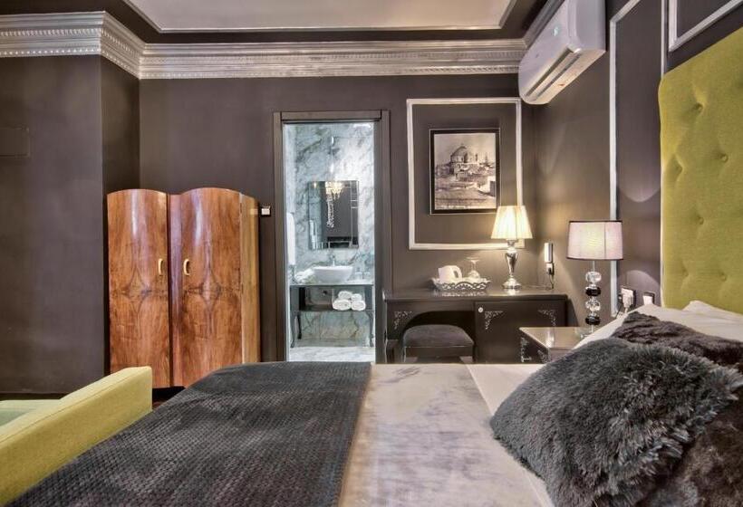 سوییت جونیور با بالکن, Julina Boutique Living