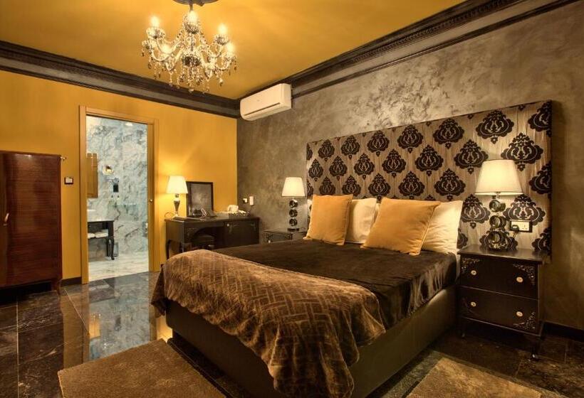 سوییت جونیور با بالکن, Julina Boutique Living