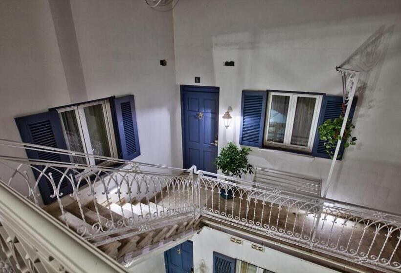 سوییت جونیور با بالکن, Julina Boutique Living