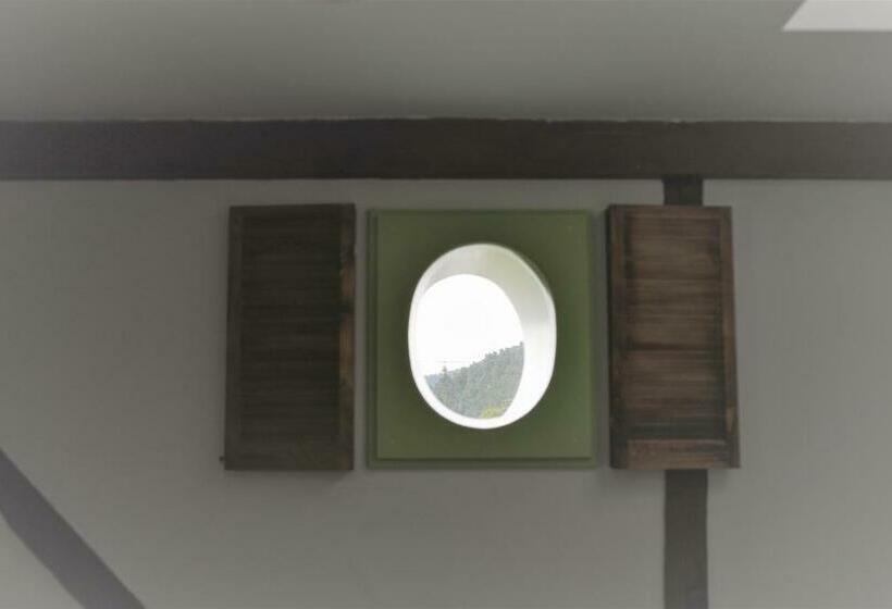 标准间, La Curtea Domneasca