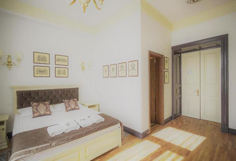 标准间, La Curtea Domneasca