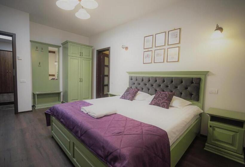 标准间, La Curtea Domneasca