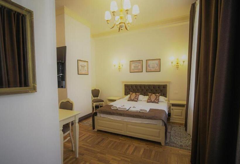 标准间, La Curtea Domneasca