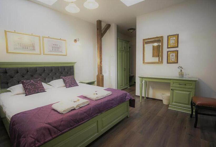 标准间, La Curtea Domneasca