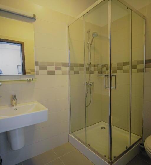 标准间, La Curtea Domneasca