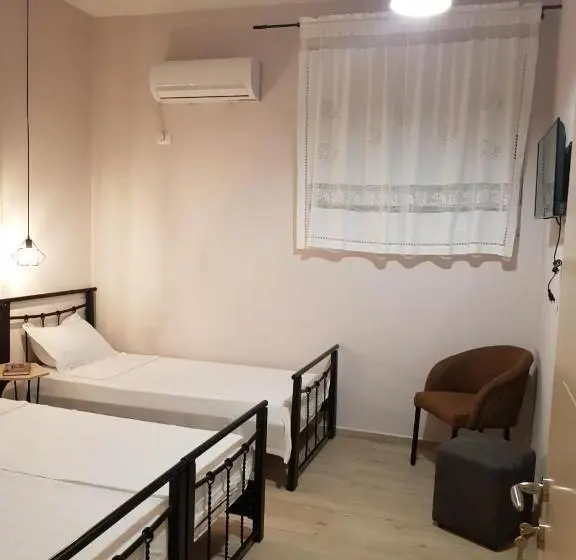 اتاق استاندارد سه نفره, Dimitri Guest House