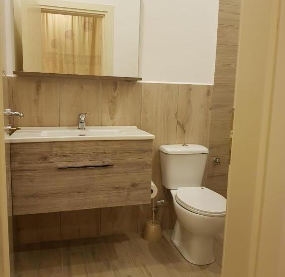 اتاق استاندارد سه نفره, Dimitri Guest House